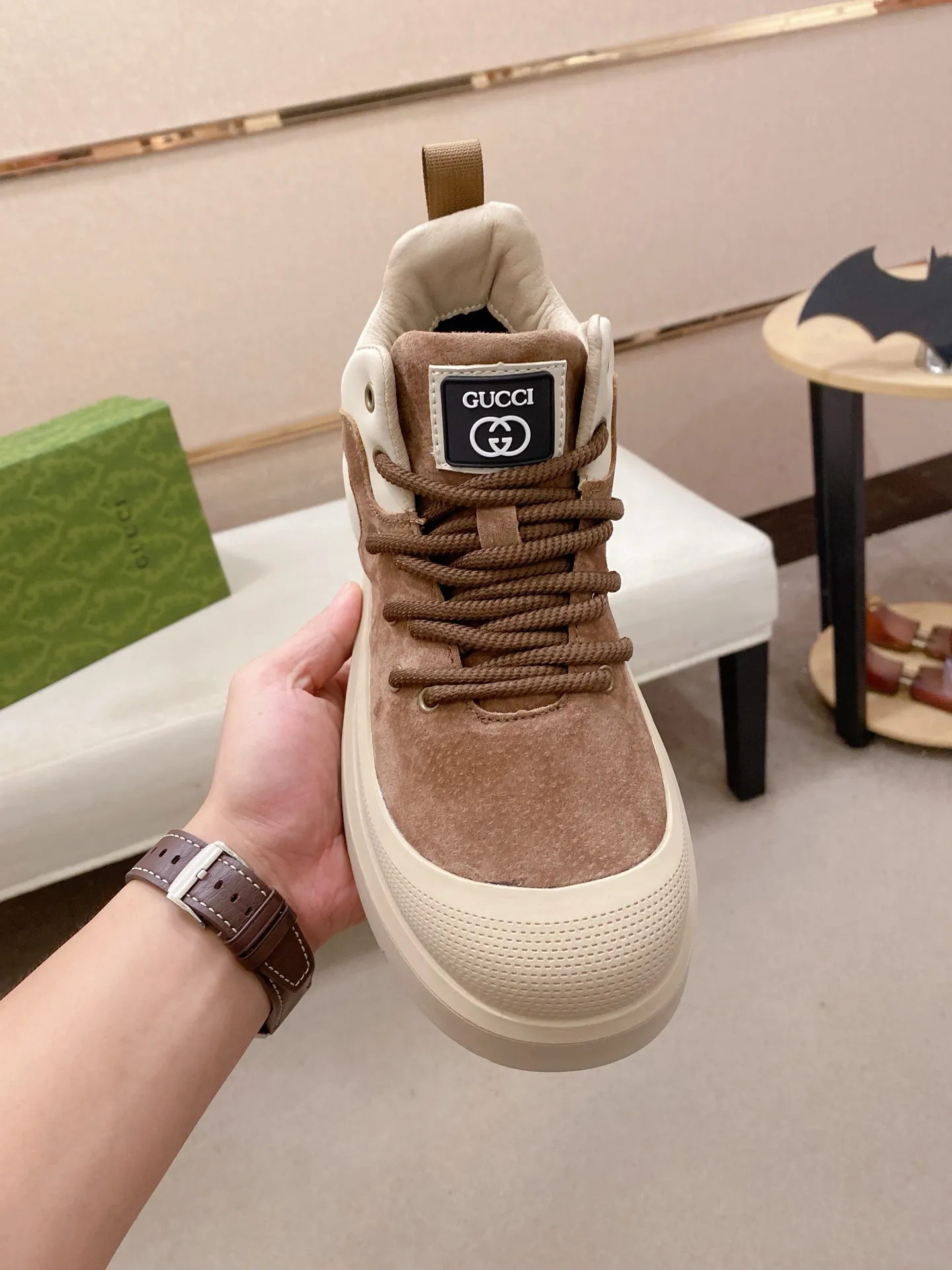 Men's men's shoes 💰 462💰🇮🇹🇮🇹GUCCI (Gucci) top 🔍🔍 new models are on sale at the same time at the counter. The uppers 🇮🇹 are imported from Italy and are made of top-grain cowhide. Fully imported genuine leather lining 💪💪, completely 1⃣️ to 1⃣️ replica 🇮🇹💪💪, ⚠ sole: original sole provided by the original factory, exclusive movable molded sole super comfortable, ⚠ original factory follow-up, 🔍🔍 high quality, you can go in and out of the counter at will, welcome to compare⚠. Code number:38-44